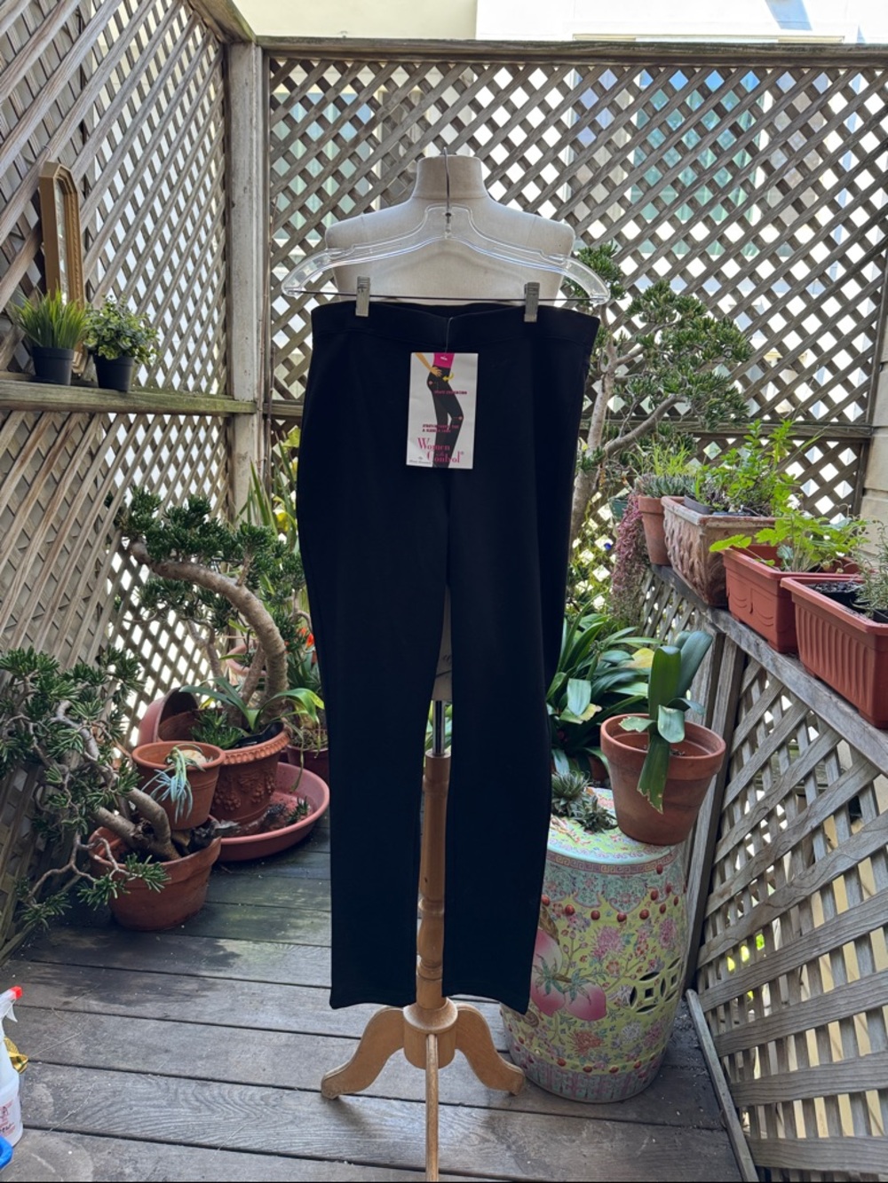 Women with Control Black Knit Stretch straight leg, narrow ankle Pants. Medium